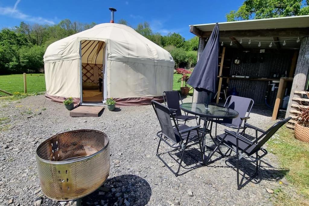 Bronfelen Yurt Hotel Cynghordy ภายนอก รูปภาพ