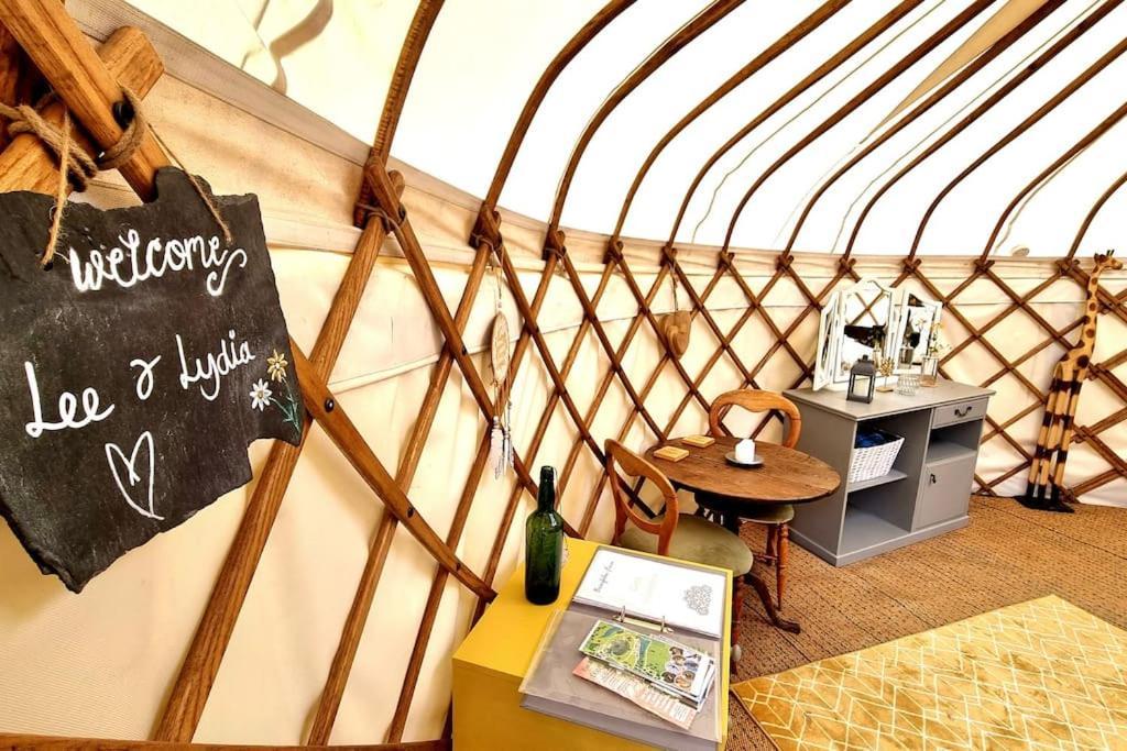 Bronfelen Yurt Hotel Cynghordy ภายนอก รูปภาพ