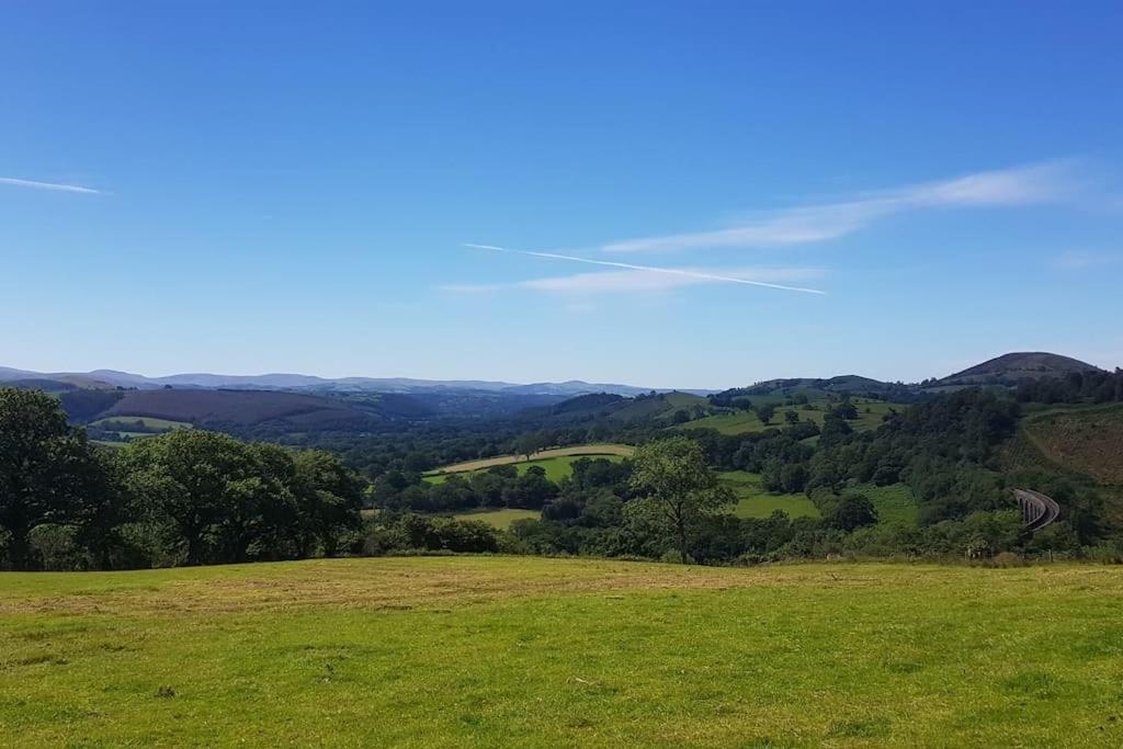 Bronfelen Yurt Hotel Cynghordy ภายนอก รูปภาพ