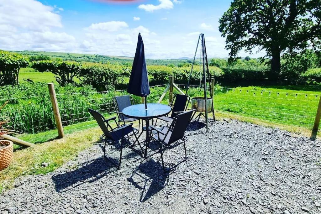 Bronfelen Yurt Hotel Cynghordy ภายนอก รูปภาพ