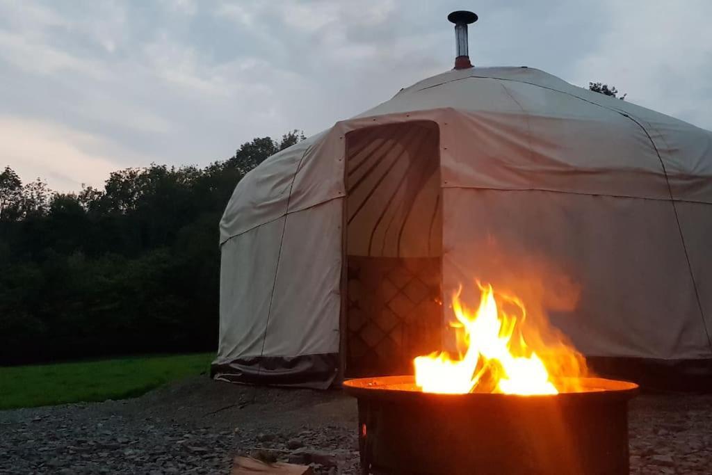 Bronfelen Yurt Hotel Cynghordy ภายนอก รูปภาพ