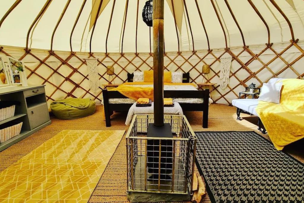 Bronfelen Yurt Hotel Cynghordy ภายนอก รูปภาพ