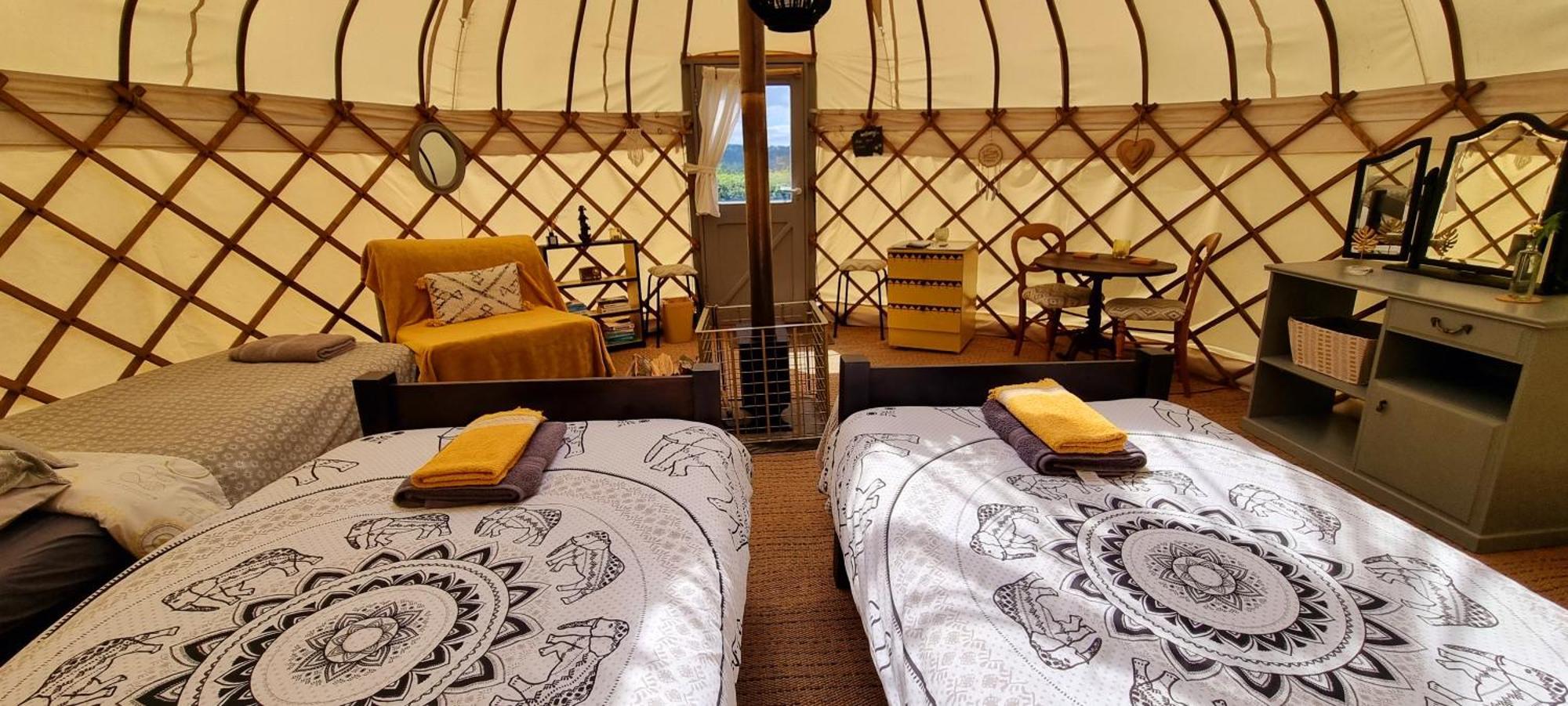 Bronfelen Yurt Hotel Cynghordy ภายนอก รูปภาพ
