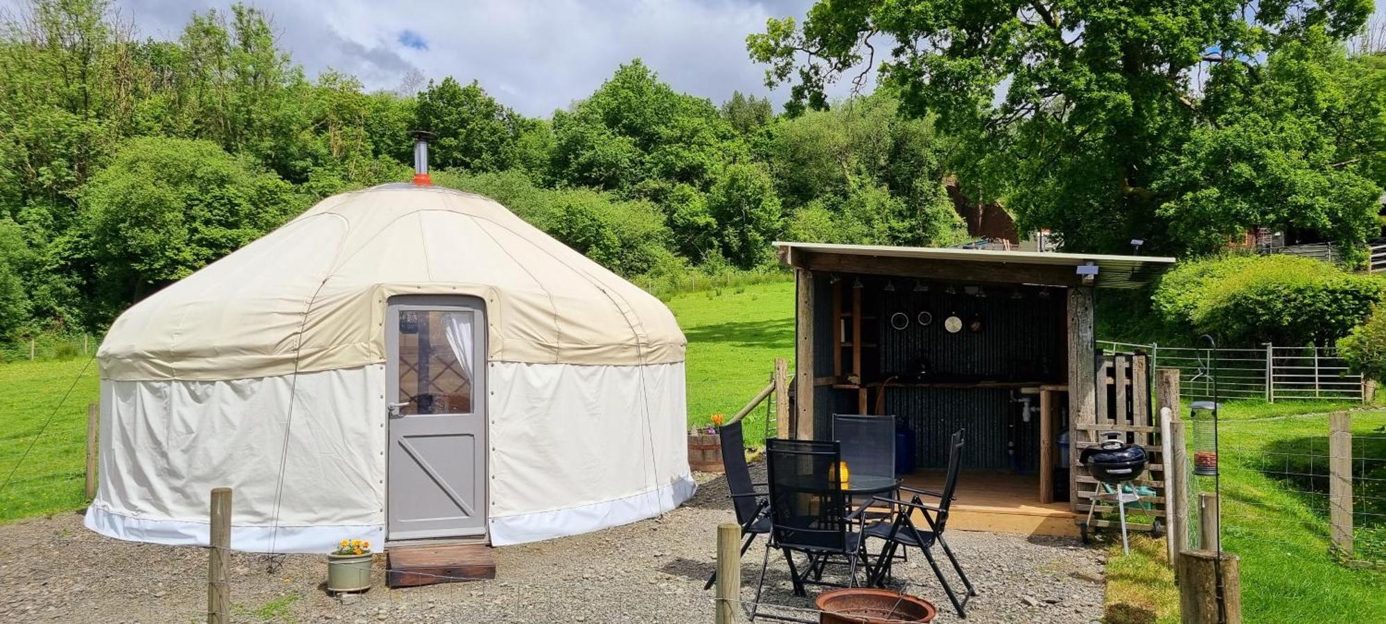 Bronfelen Yurt Hotel Cynghordy ภายนอก รูปภาพ