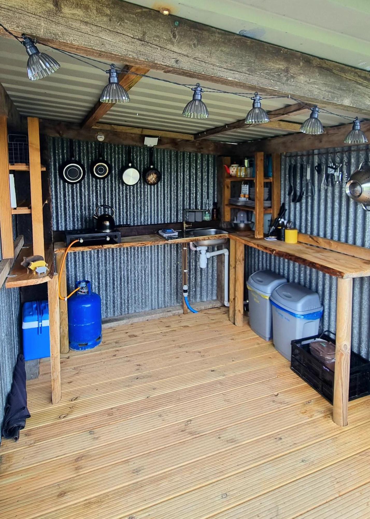 Bronfelen Yurt Hotel Cynghordy ภายนอก รูปภาพ